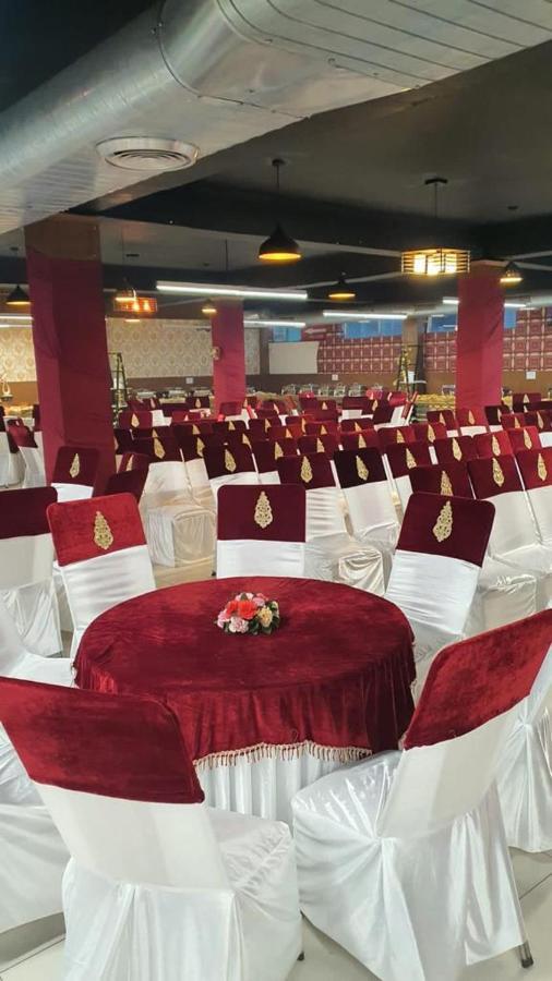 Jb Residency Zirakpur !! Top Rated & Most Awarded Property In Zirakpur Hotel Bagian luar foto