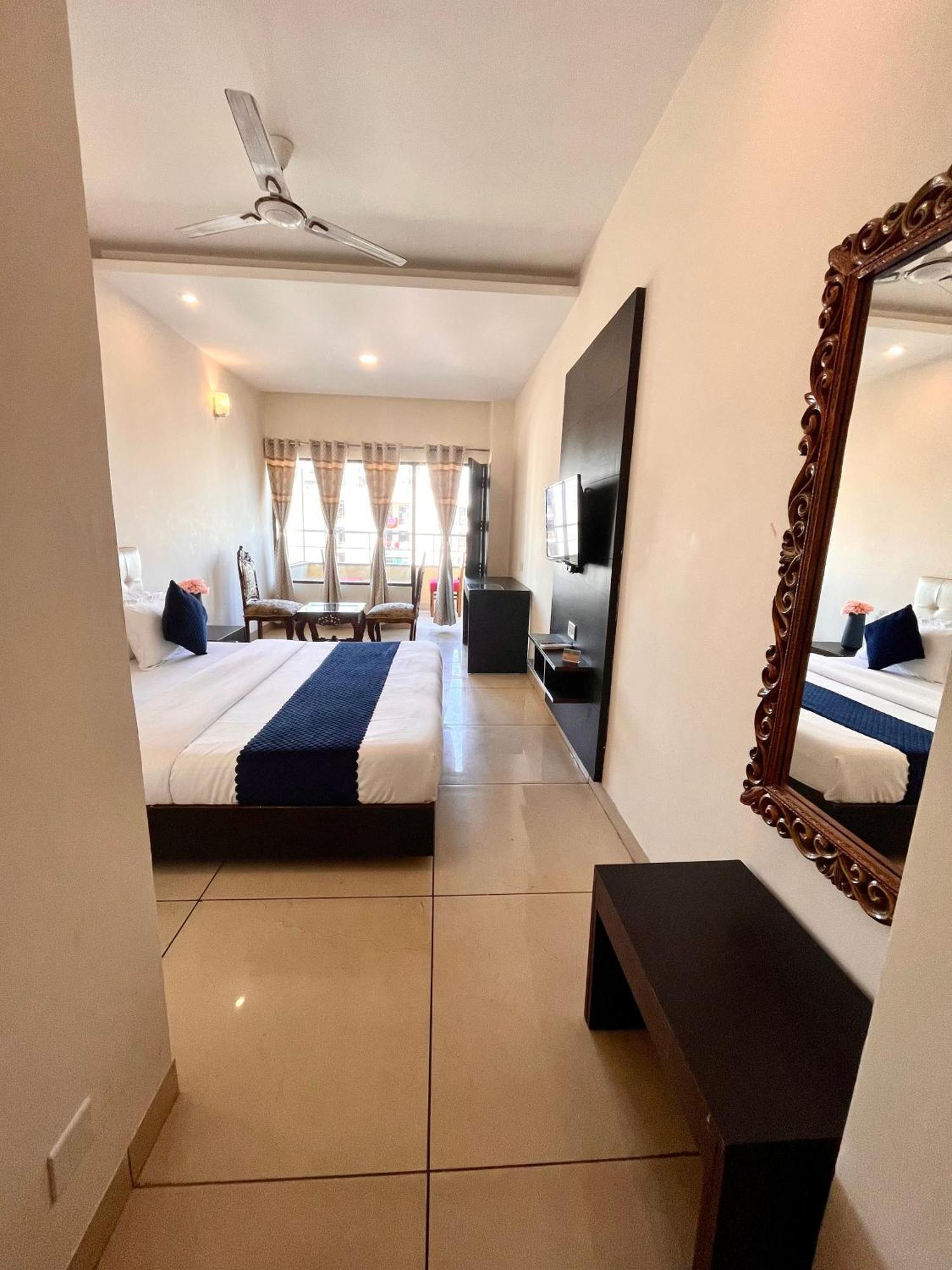 Jb Residency Zirakpur !! Top Rated & Most Awarded Property In Zirakpur Hotel Bagian luar foto