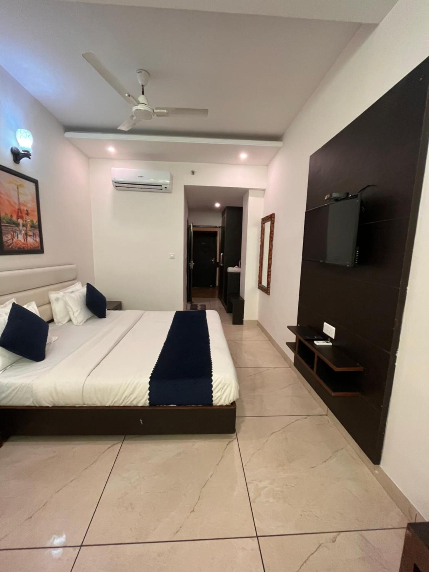 Jb Residency Zirakpur !! Top Rated & Most Awarded Property In Zirakpur Hotel Bagian luar foto