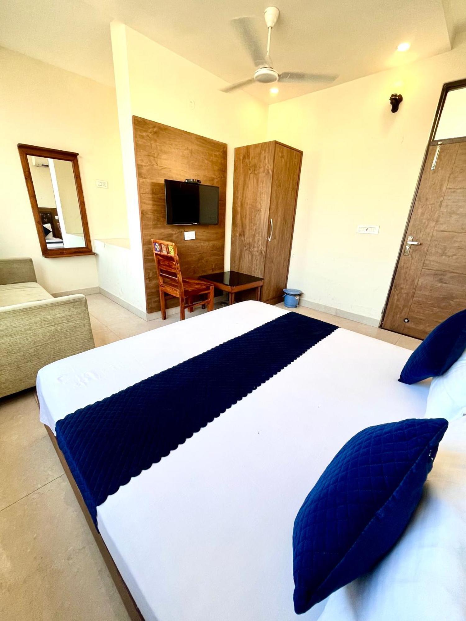 Jb Residency Zirakpur !! Top Rated & Most Awarded Property In Zirakpur Hotel Bagian luar foto