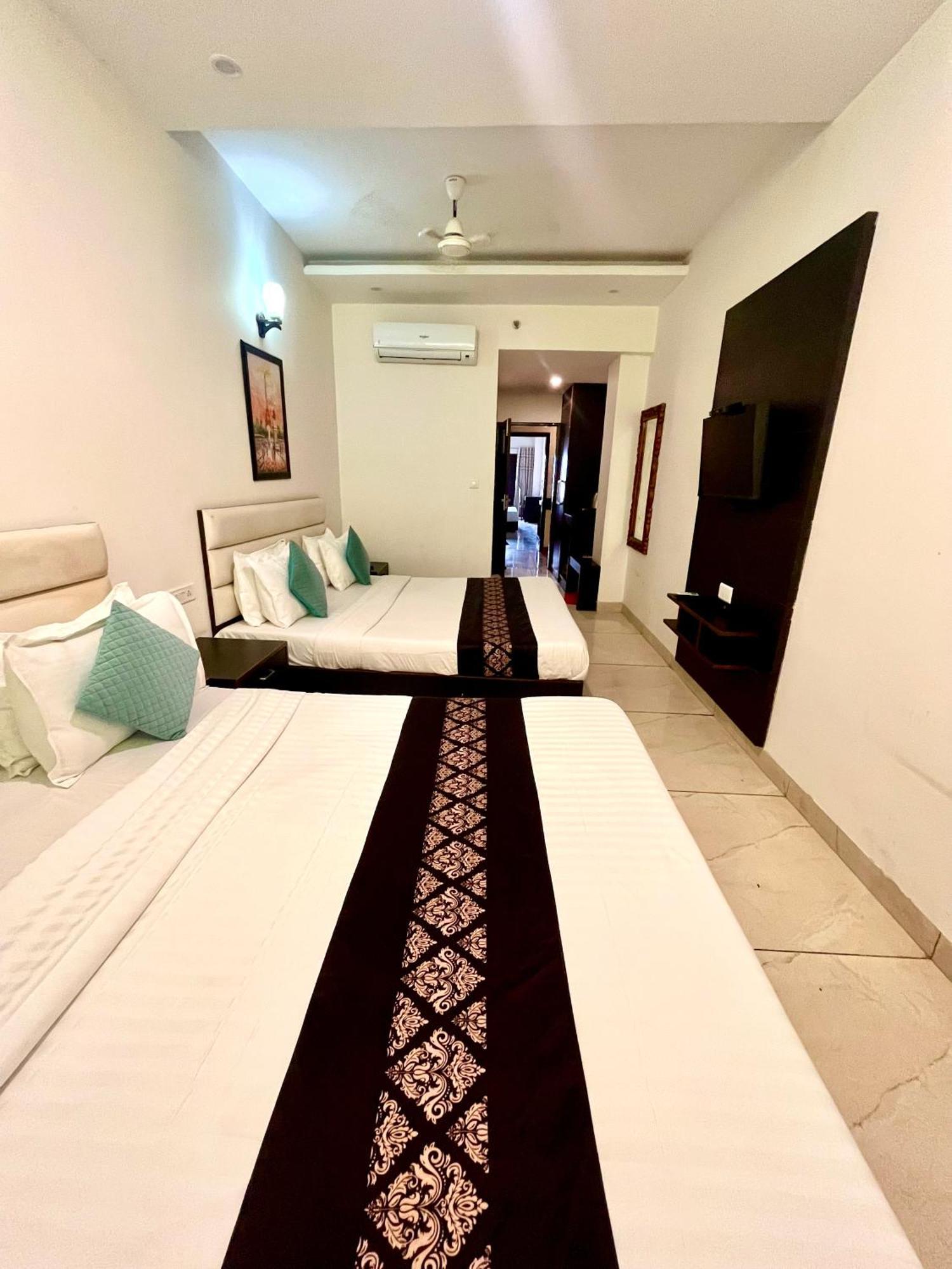 Jb Residency Zirakpur !! Top Rated & Most Awarded Property In Zirakpur Hotel Bagian luar foto